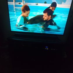 55 in SONY TV SMART  IN EXCELLENT CONDITION  WITH REMOTE CONTROL