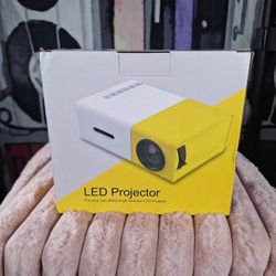 LED PROJECTOR 