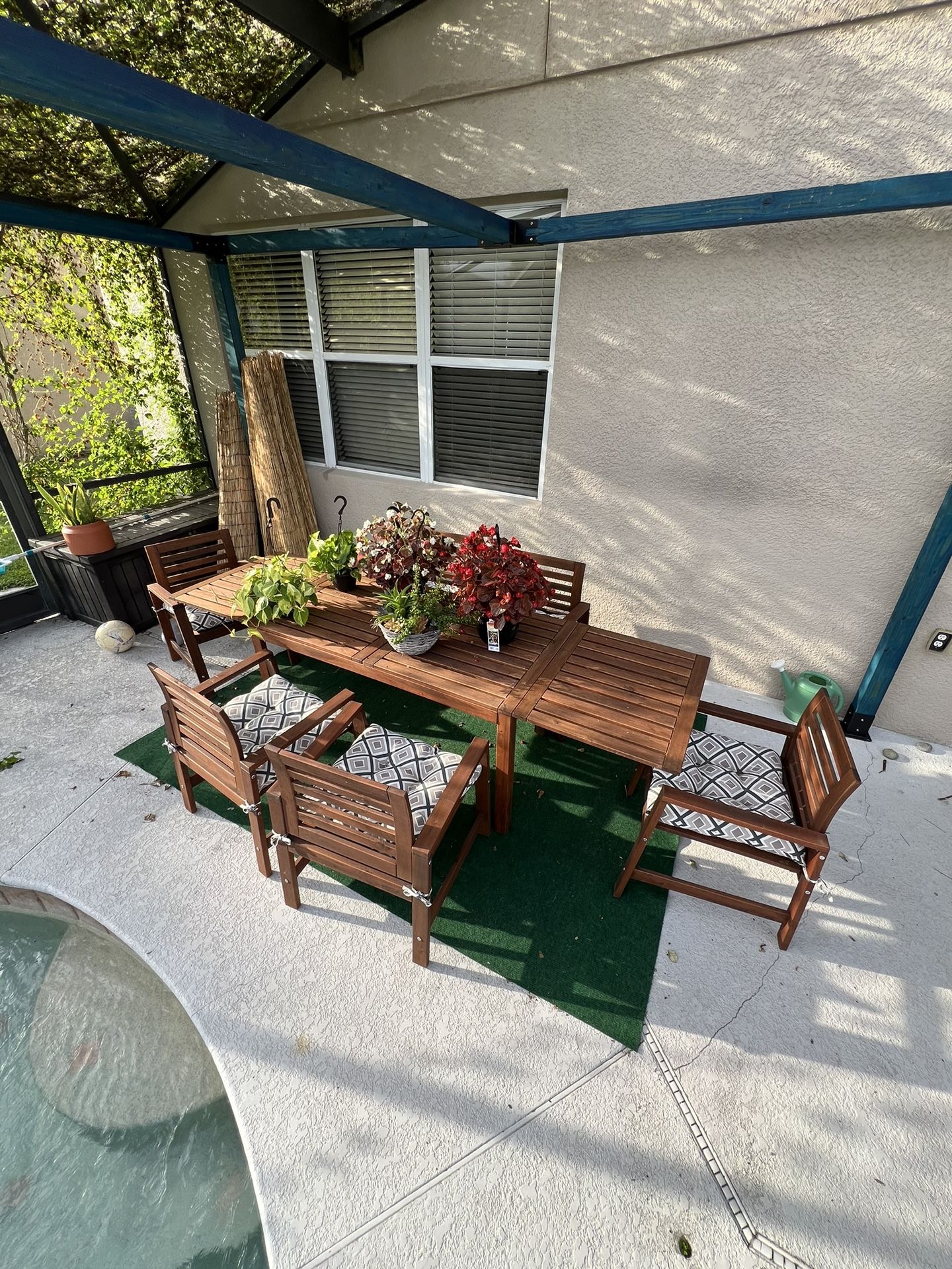 Outdoor Patio Table And Chairs