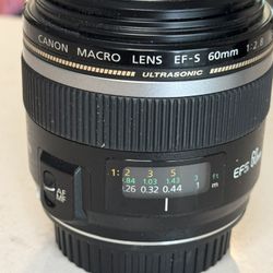 Canon EFS 60mm f/2.8 Macro USM