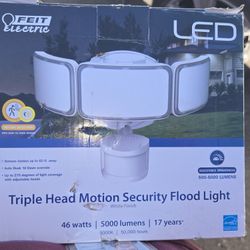 Triple Flood Light New 