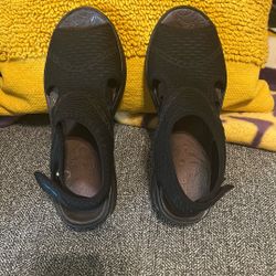 BZees  Women’s Sling Back Wedge Sandals  NEW  