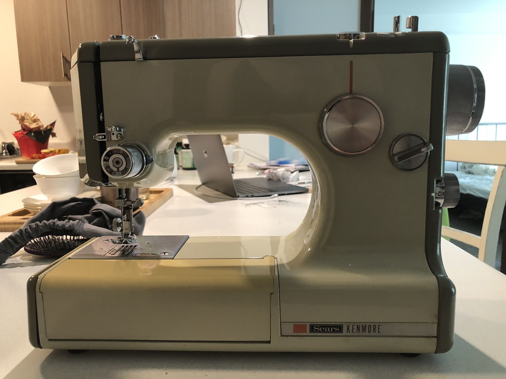 Kenmore Sewing Machine 158.10400 With Rose Case & Pedal for Sale in Renton, WA OfferUp