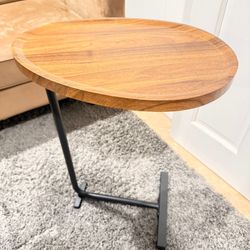 Selling a stylish side table with a wooden top and a black metal