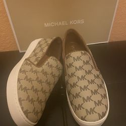 AUTHENTIC MICHAEL KORS Keaton Logo Slip-On Sneaker Women Size 6