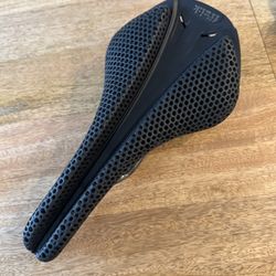 Fizik Antares Versus Evo R1 Adaptive Bike Saddle 139mm