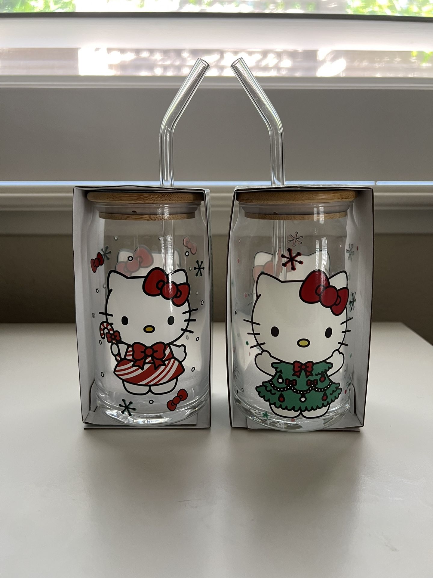 NEW Hello Kitty Christmas Glass Tumbler w/ Bamboo Lid and Glass Straw 16oz