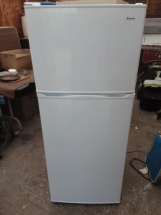 10  cu ft Magic Chef  Refrigerator/freezer