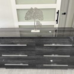 verona Dresser and nightstands