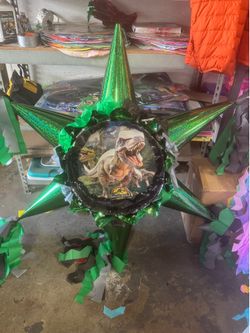 Jurassic park 3-d star piñata