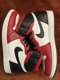 Air Jordan 1 satin snake (chicago color way)