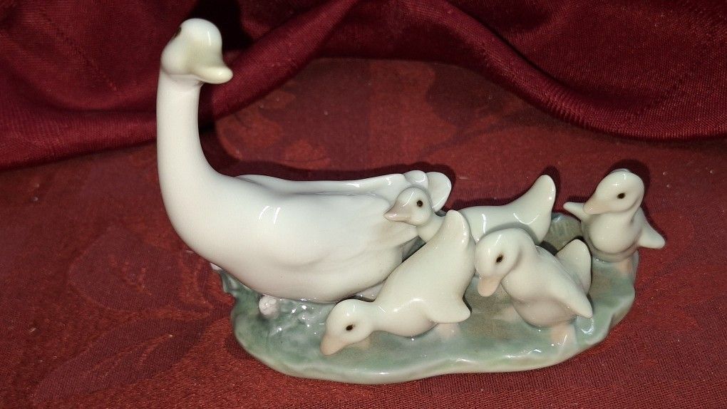 Vintage LLADRO LITTLE DUCKS AFTER MOTHER Goose 1307 L11F310