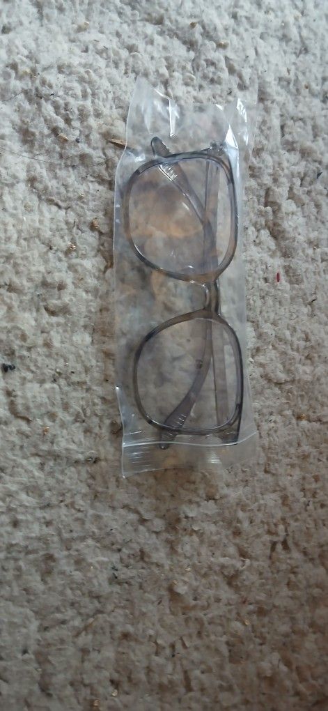 Retro Plastic Reading Glasses In Transparent Color