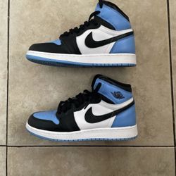 Air Jordan 1 Retro Mid “UNC Toe”