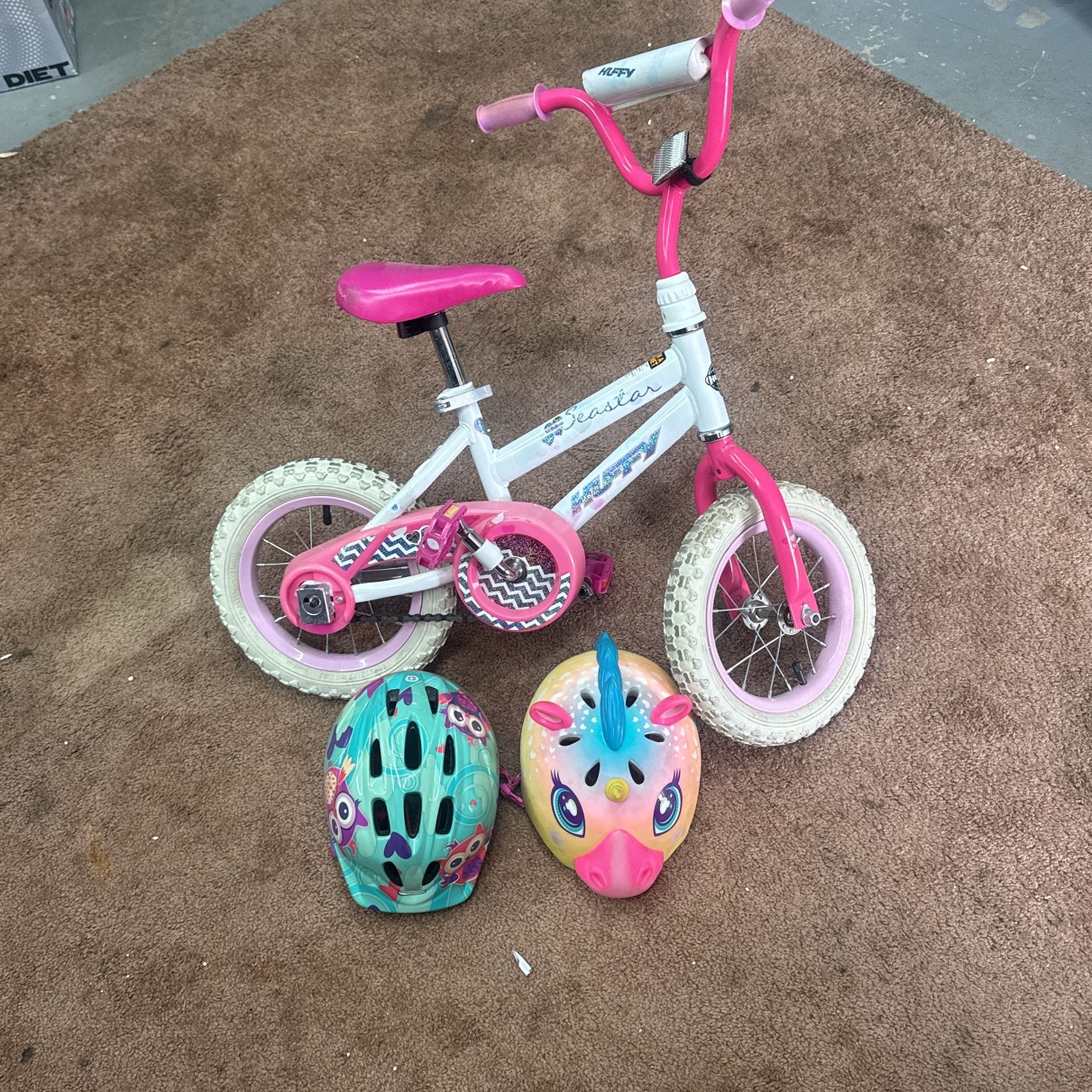 Huffy 12-inch Sea Star kids' bike W/ 2 Helmets