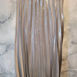 TOPSHOP Silver metallic Pleated skirt Women's Petite Size 2 $19