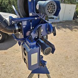 Baseball pitching machine 