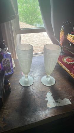 Vantage Milk Glass Cornucopia