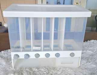 6-Compartment Dry Food Dispenser. Dispensador de Alimentos Secos de 6 Compartimentos