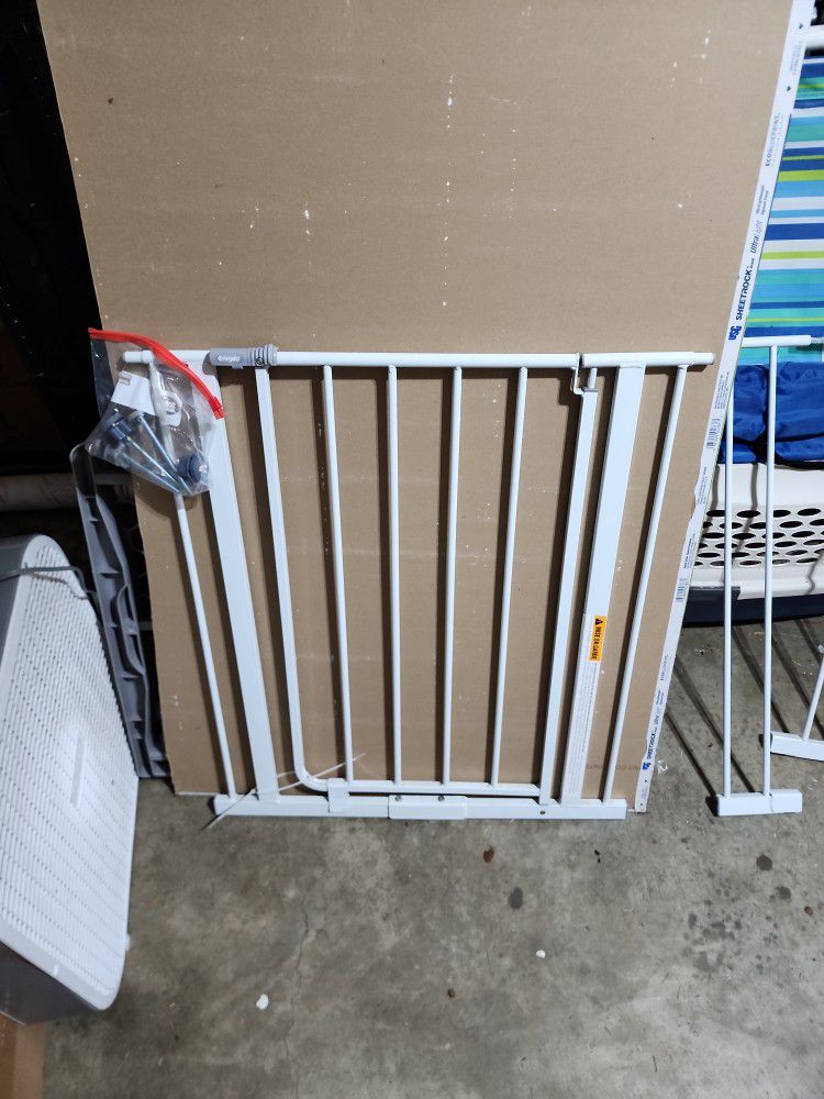 Regalo Tension Pet Gate With Extensions