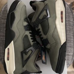 Undefeated Jordan 4