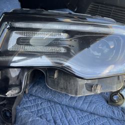 2017-21 Jeep Grand Cherokee Left Driver Headlight Oem HID
