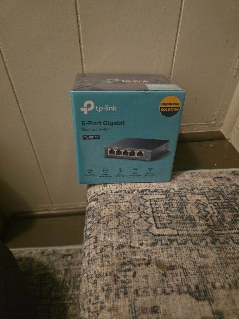 TP-Link TL-SG105, 5 Port Gigabit Unmanaged Ethernet Switch, Network Hub, Ethernet Splitter, Plug & Play, Fanless Metal Design, Shielded Ports, Traffic