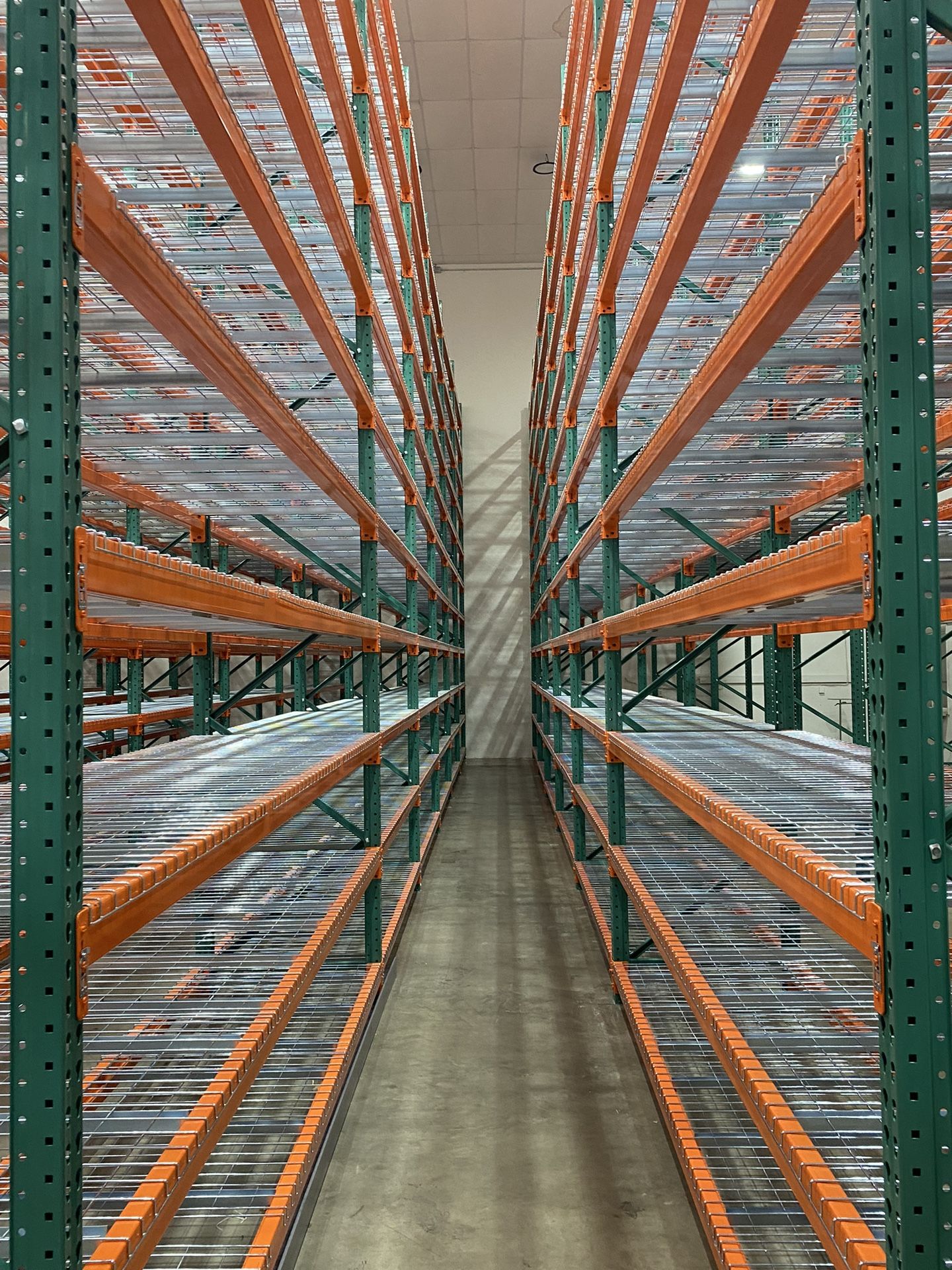 PALLET RACKS POSITION NEW AND USED CONDITION