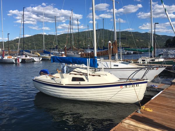 Sailboat - montgomery marine 17