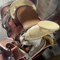 Horse Saddle In Excellent Condition 