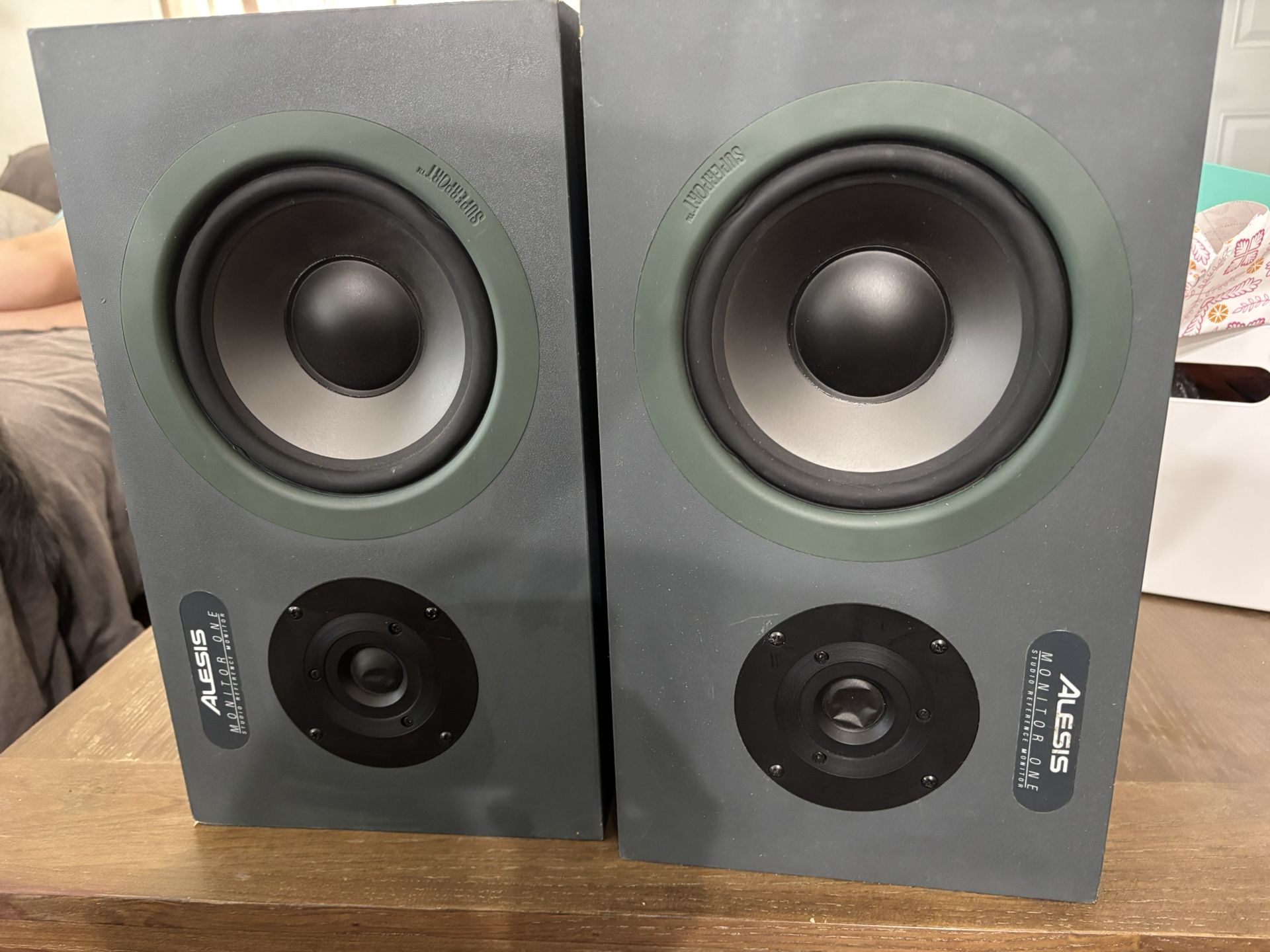 Alesis Monitor One Set
