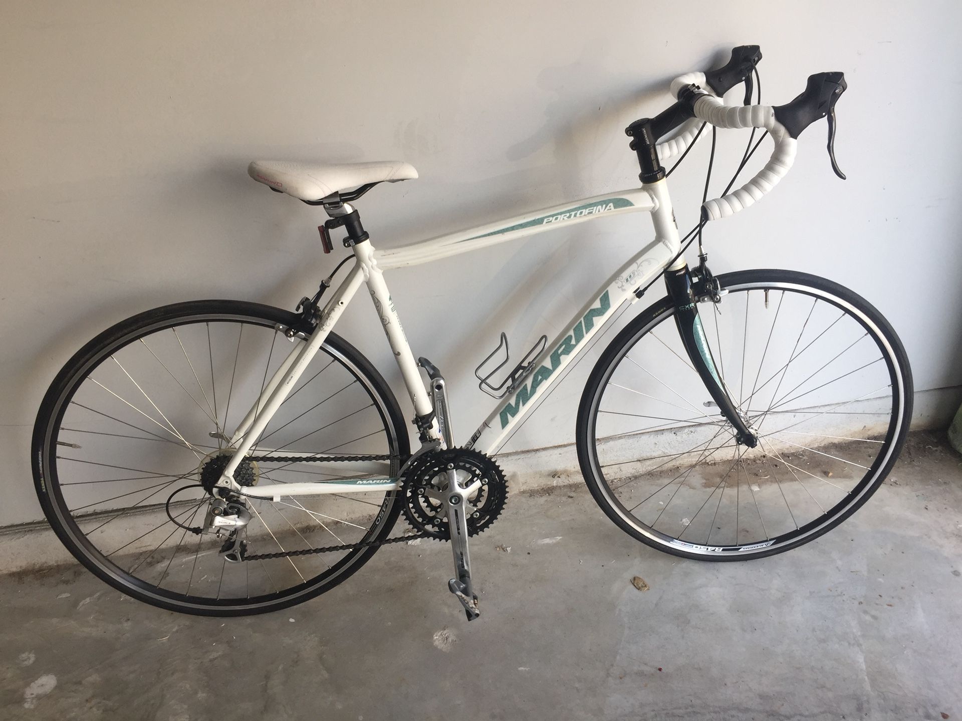 52cm Marin Portofino road bike with carbon fork and extra pedals