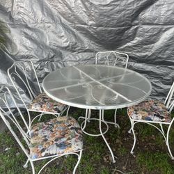 Iron Table And Four Chairs 