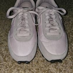 Nike Daybreak Running Shoes Barely Rose White Womens Size 7.5