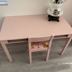 Girls Desk Soft Pink Like New
