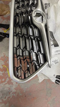 2020-22 Genuine Toyota Highlander Front Grille W/Chrome Trim Camera Mount OEM