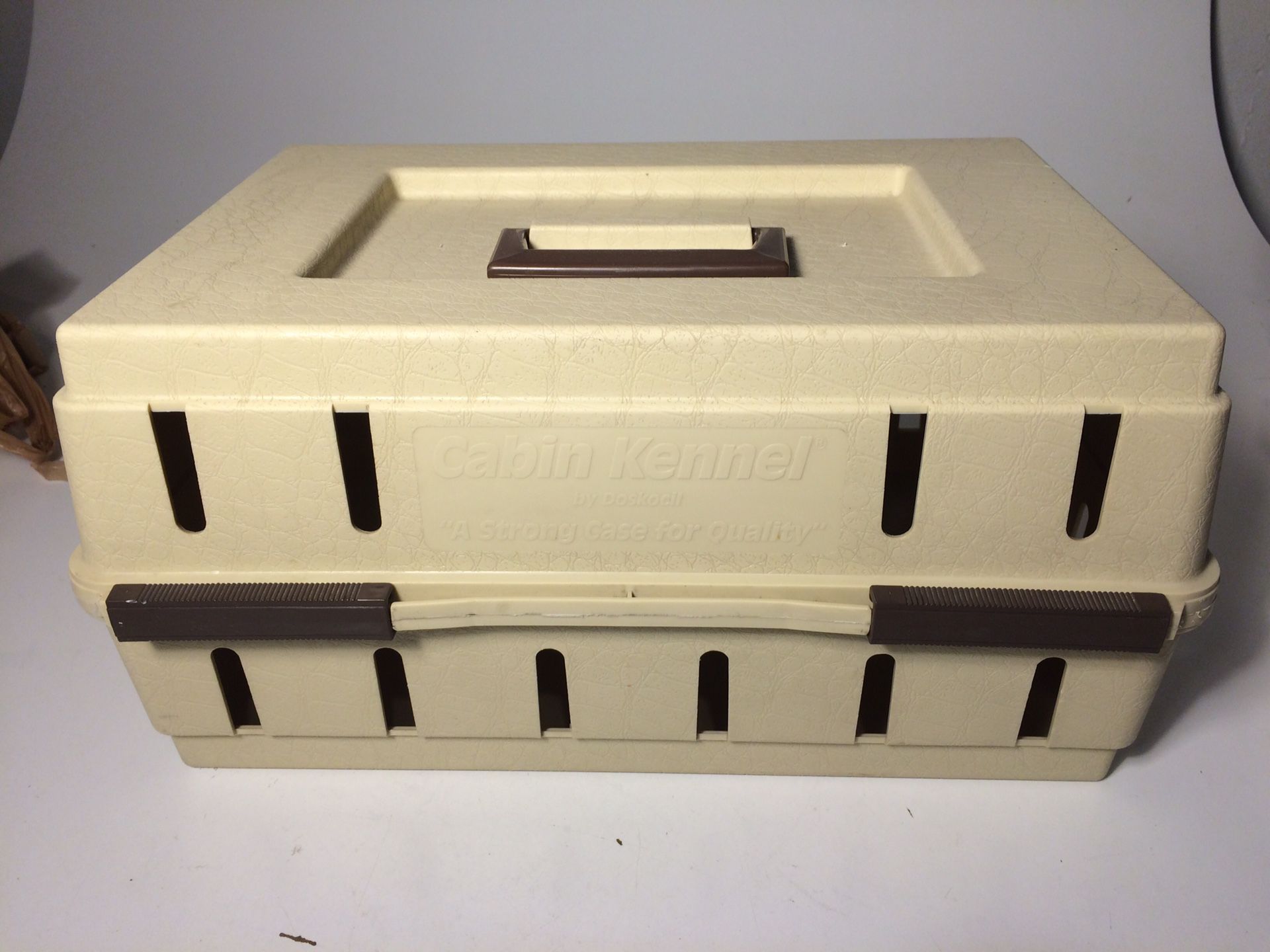 Pet/Dog/Cat Carrier Cabin Kennel Small Doskocil