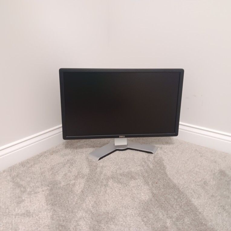 dell 24 inch widescreen monitors 24" wide screen computer desktop moniter monitor pc computers desktops pcs