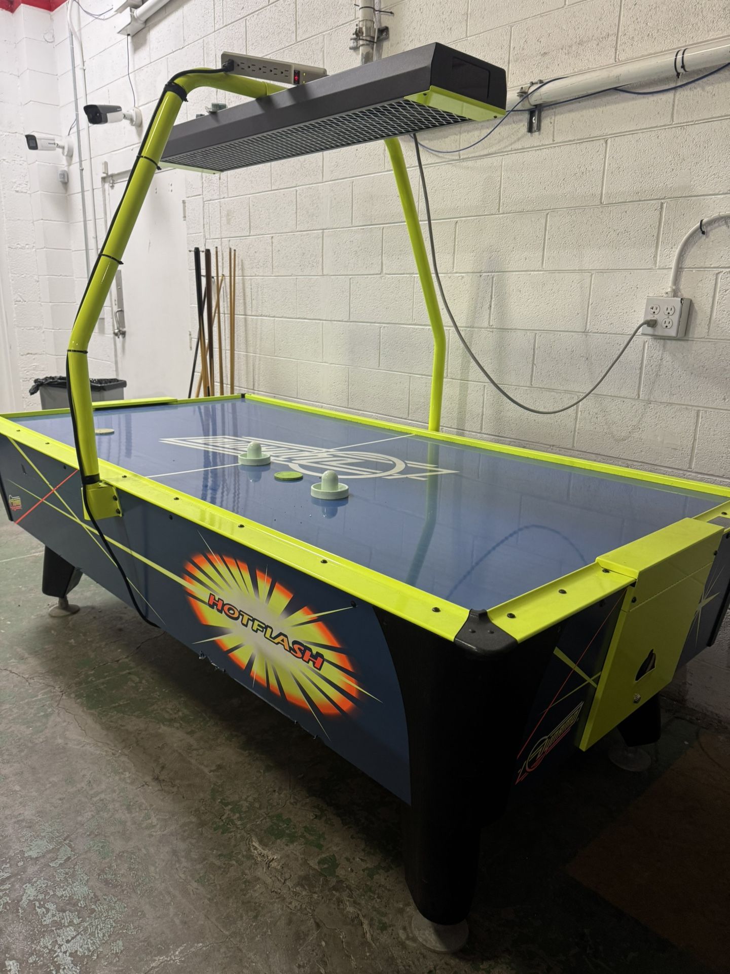 Air Hockey Table
