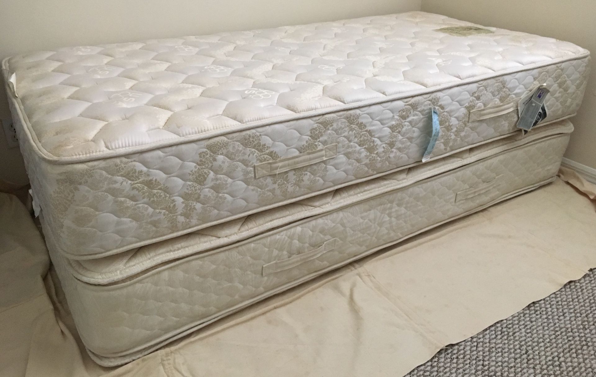 Twin Mattress (Sealy Posturepedic) x2