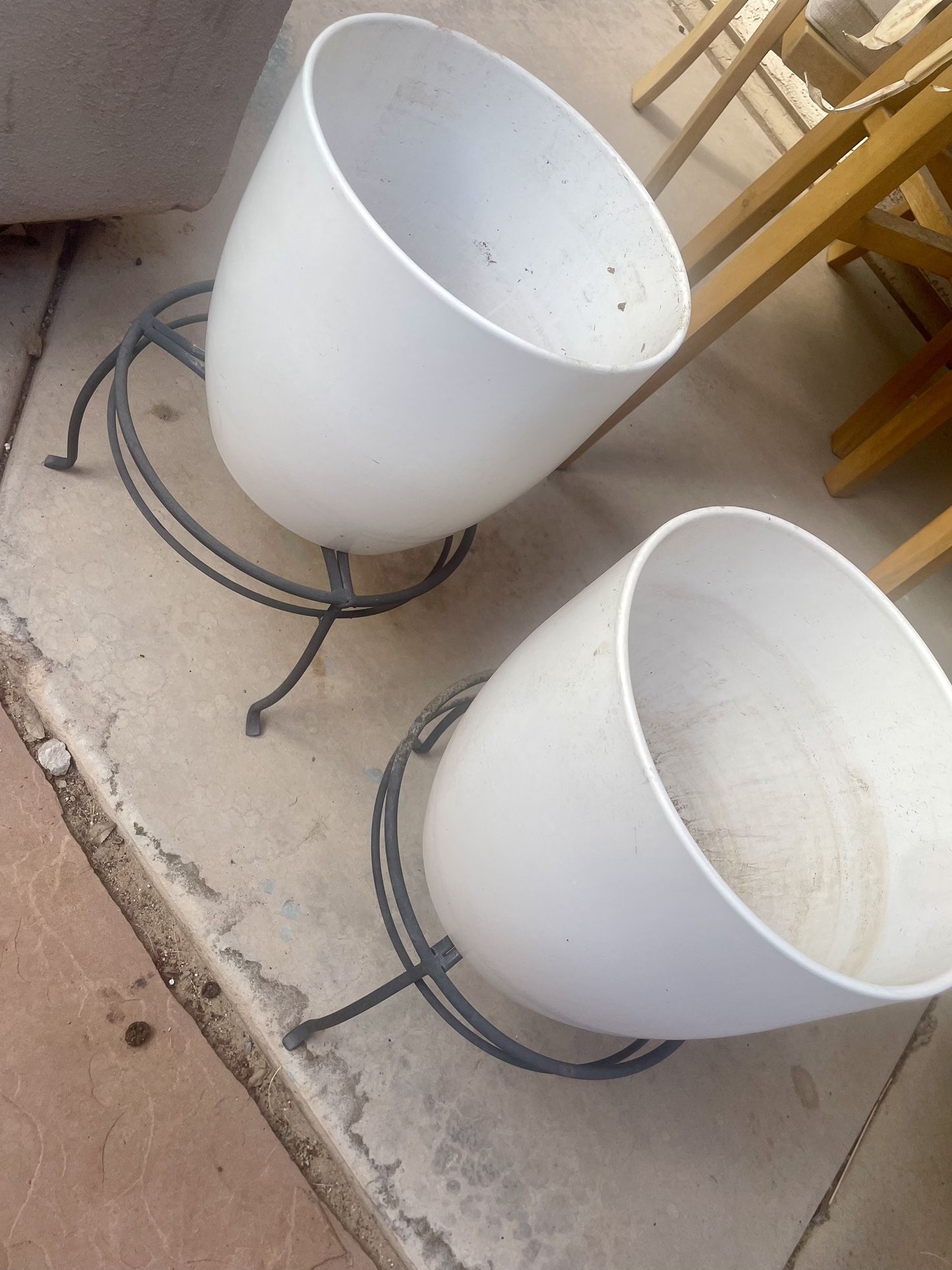 10.5” White Ceramic Flower Pots With Stand