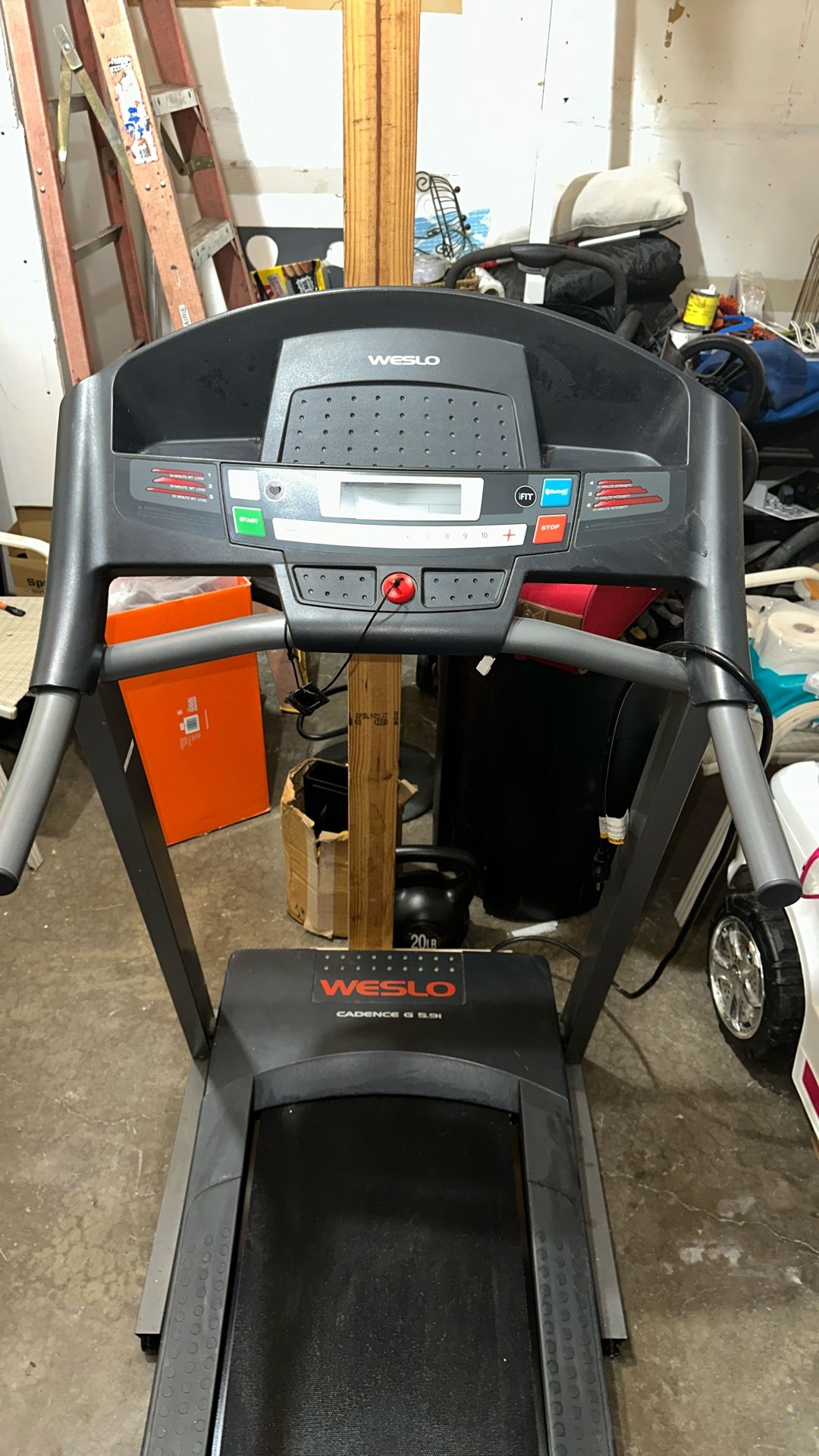 Foldable WESLO tread mill