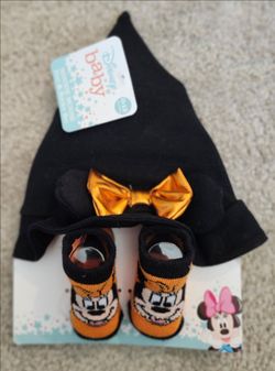 Halloween: Baby Minnie Mouse Halloween Hat/Sock Set: $8