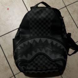 black sprayground backpack 
