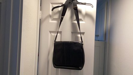 Coach Black Leather Map Bag Adjustable Wide Shoulder Strap $55