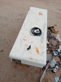 Truck tool box