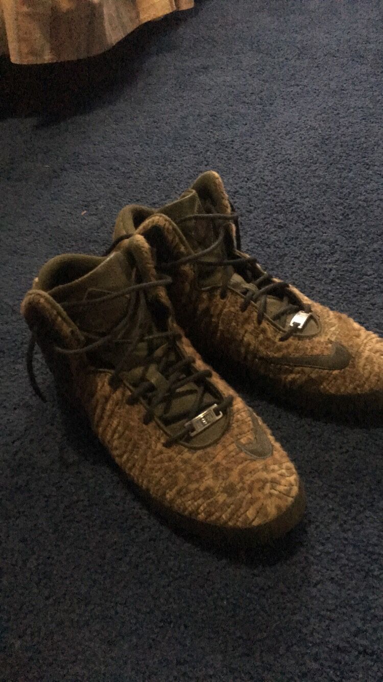 Lebron James cheetah print shoes