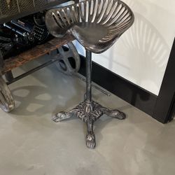 RH Cast Iron Swirl Tractor Stool