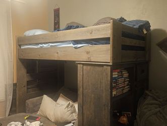 Wooden children's loft/bunkbed