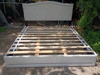 King 👑 bed frame. Very sturdy, no box spring required.